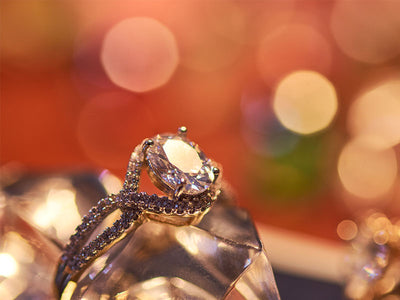 How Many Carats Should an Engagement Ring Be?