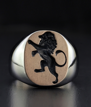 Men's Signet Ring Engraved with Lion in Sterling Silver