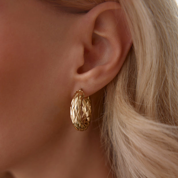 Wall Bombe Hoop Earring