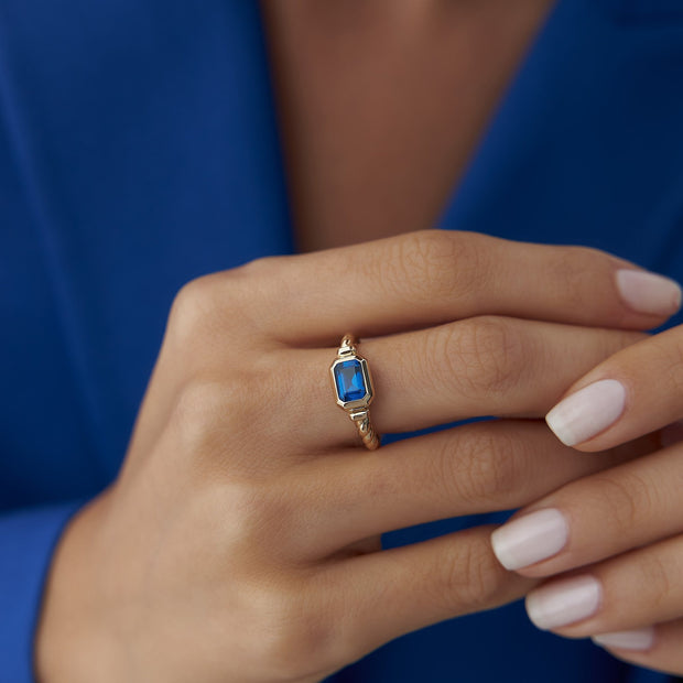 14k Gold Sapphire Blue Baguette Twisted Ring