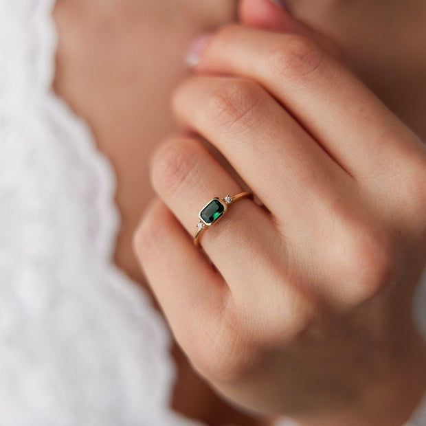 14k Gold Light Green Retro Ring