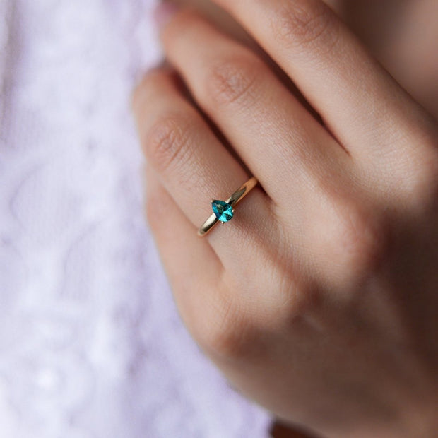 14k Gold Light Green Drop Ring