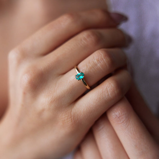14k Gold Light Green Oval Ring