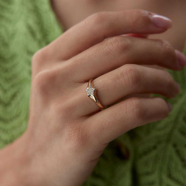 Gold Star Signet Ring - Solid 14k Gold Ring